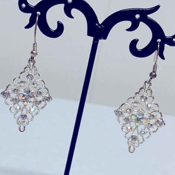 Vintage Shimmering Aurora Borealis Earrings 1.5” Gorgeous see video - Picture 4 of 5